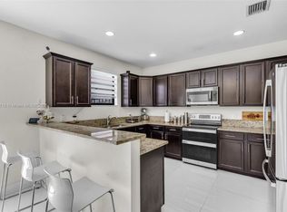 8866 NW 102nd Pl, Doral, FL 33178