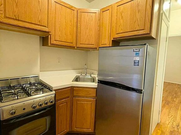 3rd image of 221 E 85th St APT 16