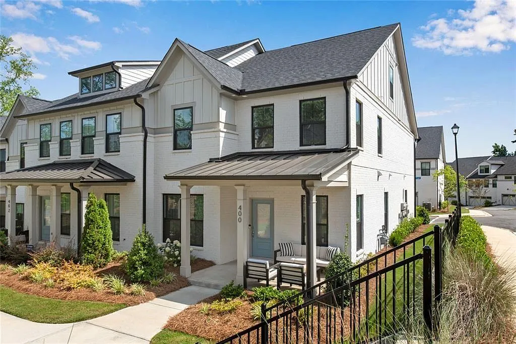 3 bed, 3.5 bath, 2399 sqft, $3,650 — Photo 2