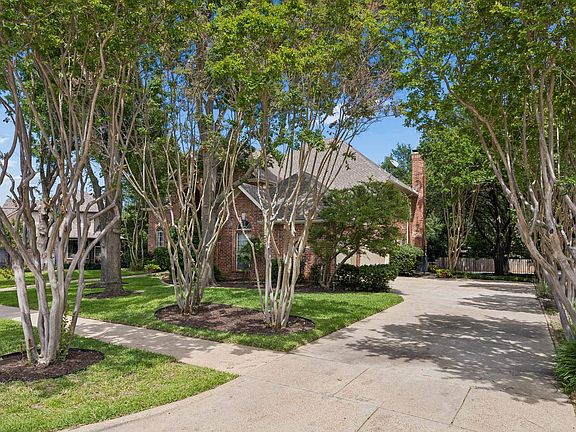 4th image of 303 Waterford Court