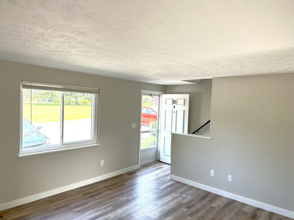 140 W Main St #D