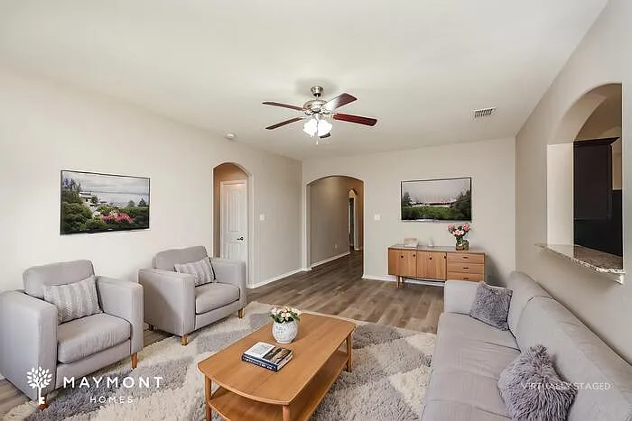 932 Haley Dr — Photo 3
