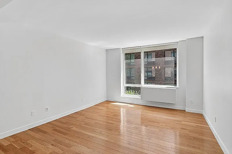 3260 Henry Hudson Parkway — Photo 2