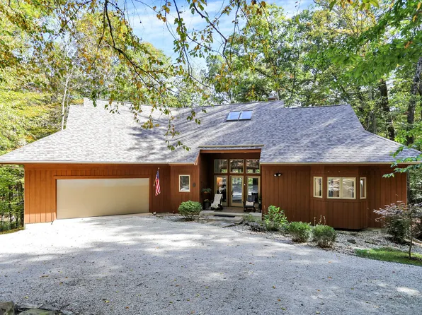 2263 Turning Tree Dr, Nashville, IN 47448