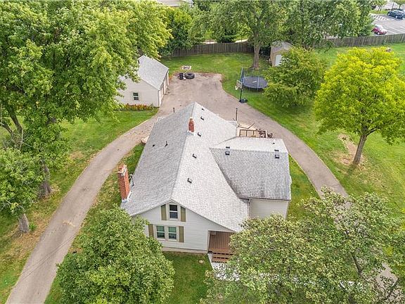 4th image of 7906 Evron Dr