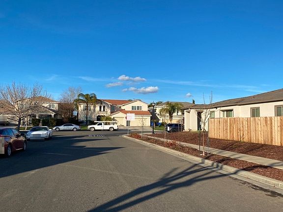 5th image of 92 Marguerite Ln