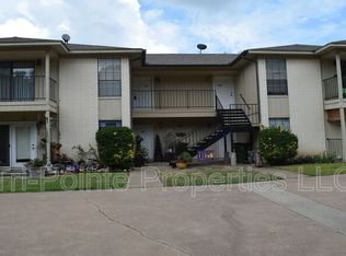 104 W Stage Coach Trl, Weatherford, TX 76087