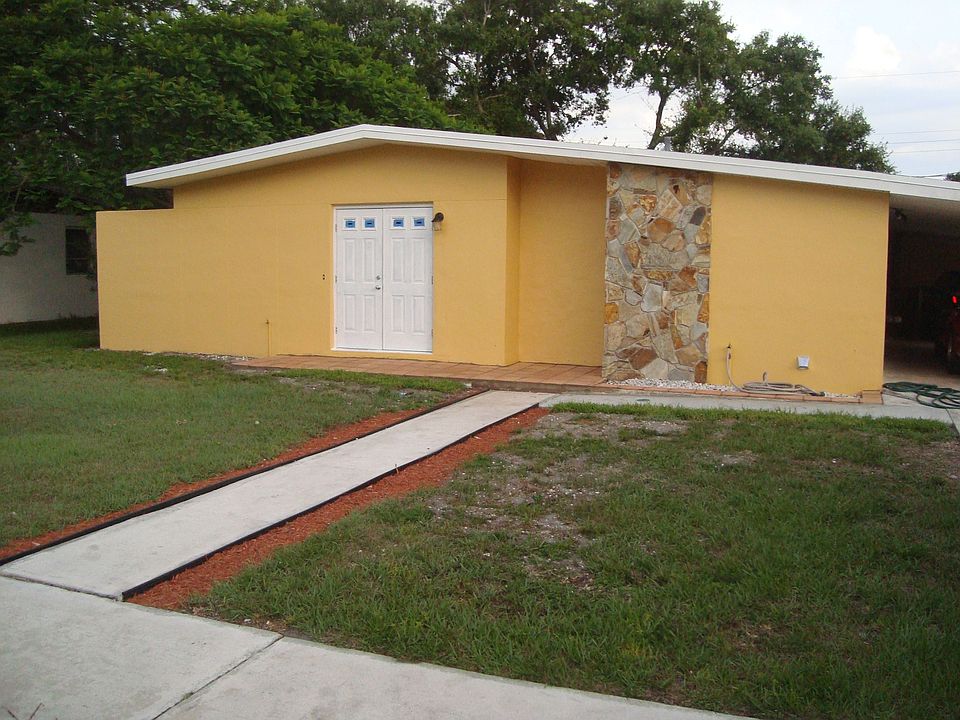 1st image of 134 SE Celestia Ct