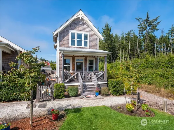 42 Rosemary Lane, Pacific Beach, WA 98571