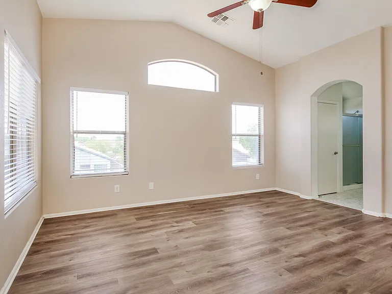 15999 W Moreland St — Photo 9