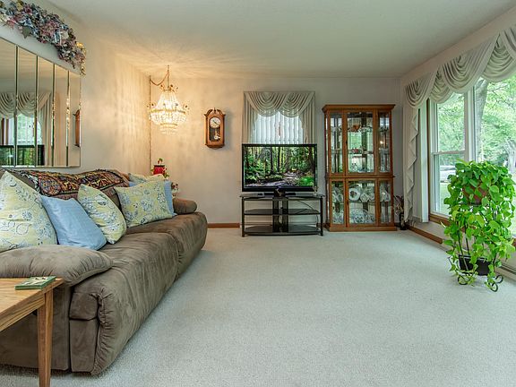 3rd image of 13773 Glenwood Dr