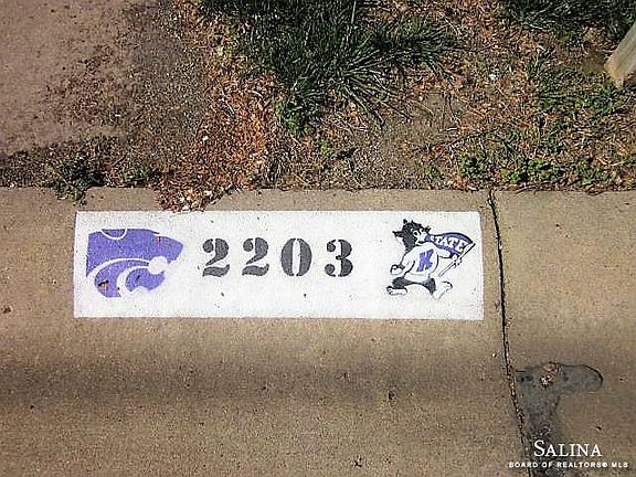 3rd image of 2203 Applewood Ln