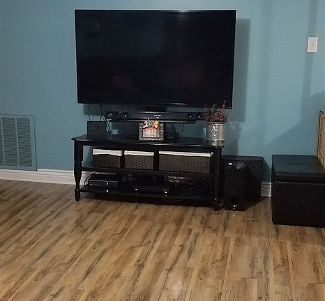 4th image of 236 W 221st St