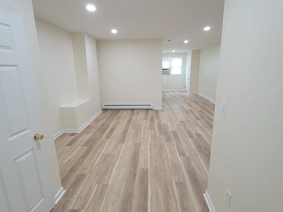 228 Orchard St #1R