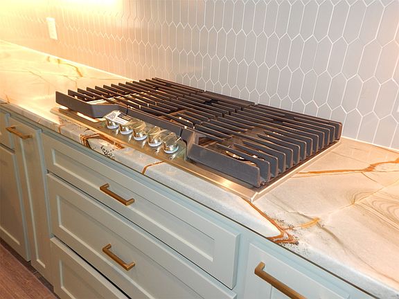 4th image of 121 Indian Rock Dr