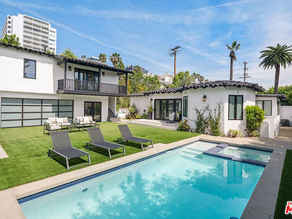 1st image of 813 N Doheny Dr
