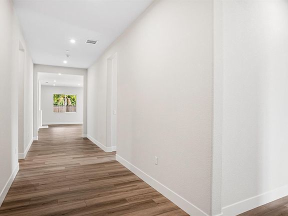 4th image of 1415 Roosevelt Street