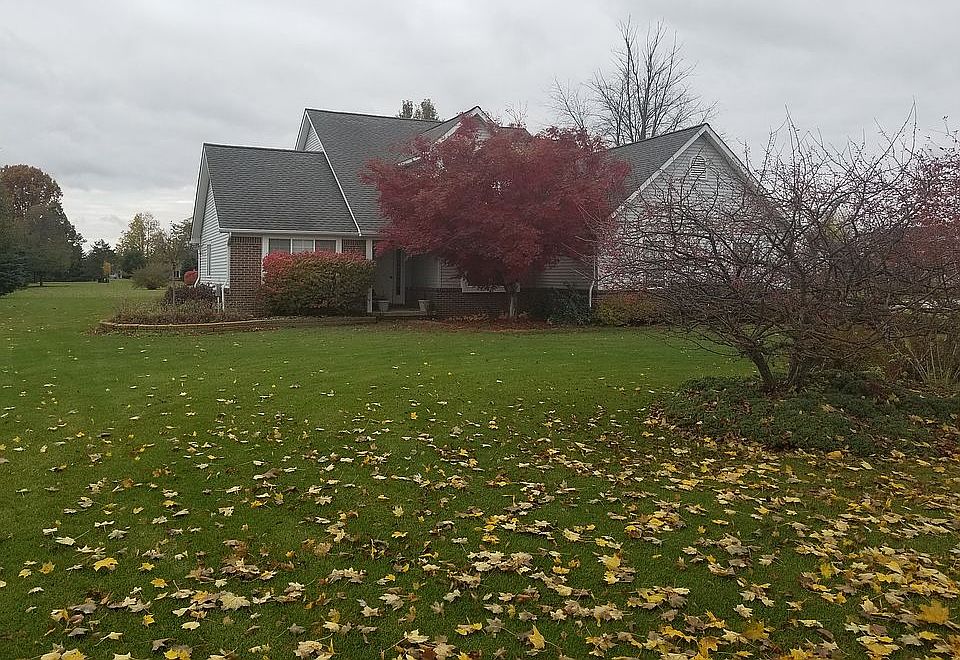 1st image of 141 Lakeshore Dr