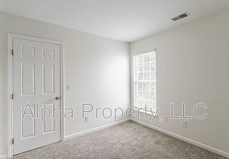 261 Highgate Cir — Photo 15