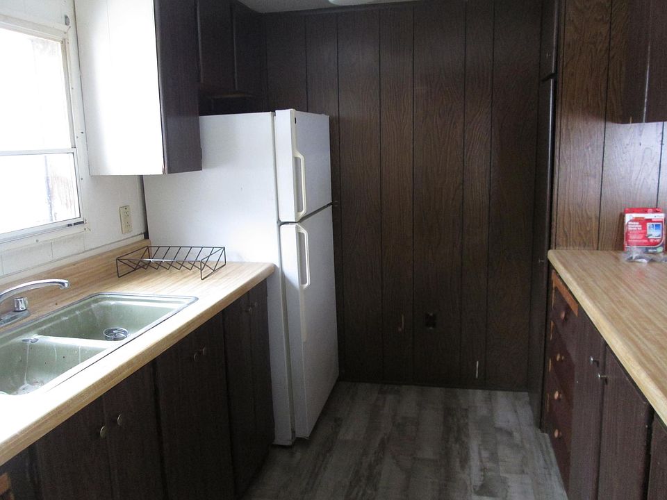 galley kitchen