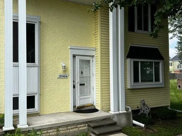 37404 Charter Oaks Blvd, Clinton Township, MI 48036