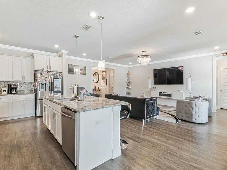 6076 Cherry Hill Cir — Photo 11