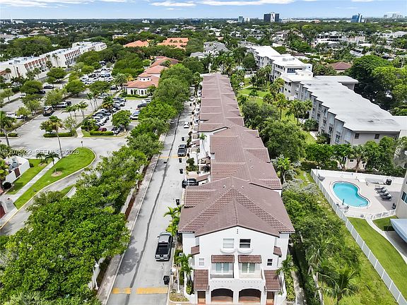 2nd image of 2005 Ocean Walk Ln