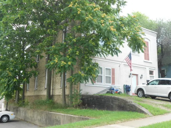 324 Chestnut St, Allegan, MI 49010