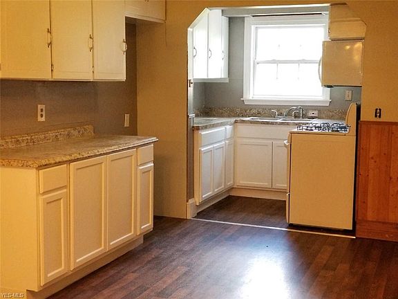 4th image of 3475 Path Dr