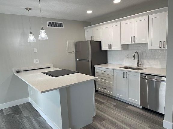 4th image of 641 Executive Center Drive #P-206