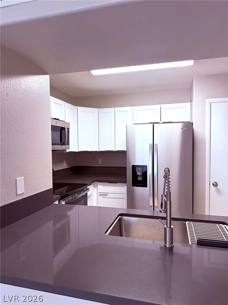 2 bed, 2.0 bath, 960 sqft, $1,595 — Photo 2