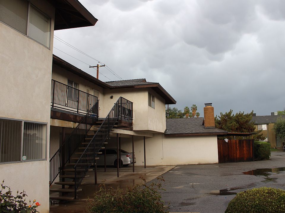 2nd image of 2461 Olive St #4