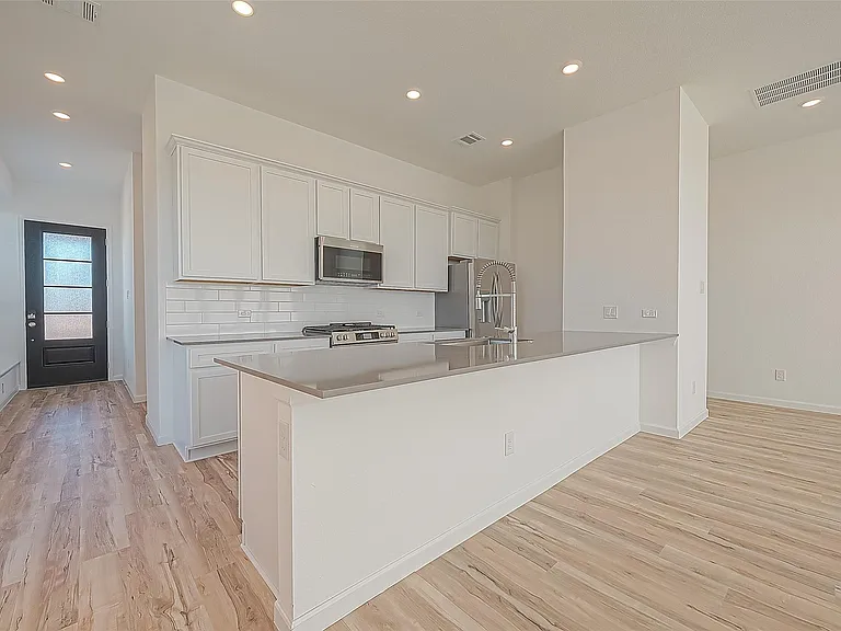 5402 Holly Haven Ct — Photo 16