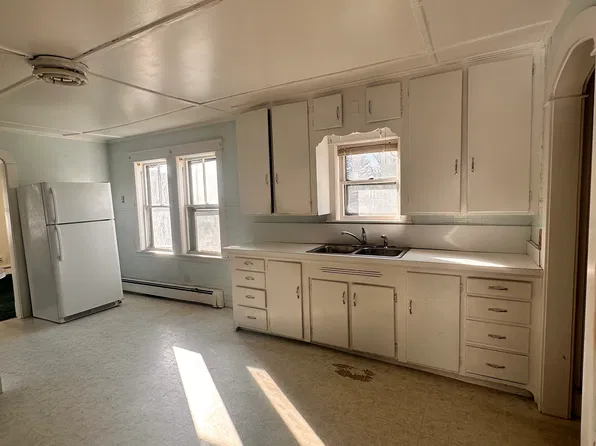 7 Elmwood Ave, Waterville, ME