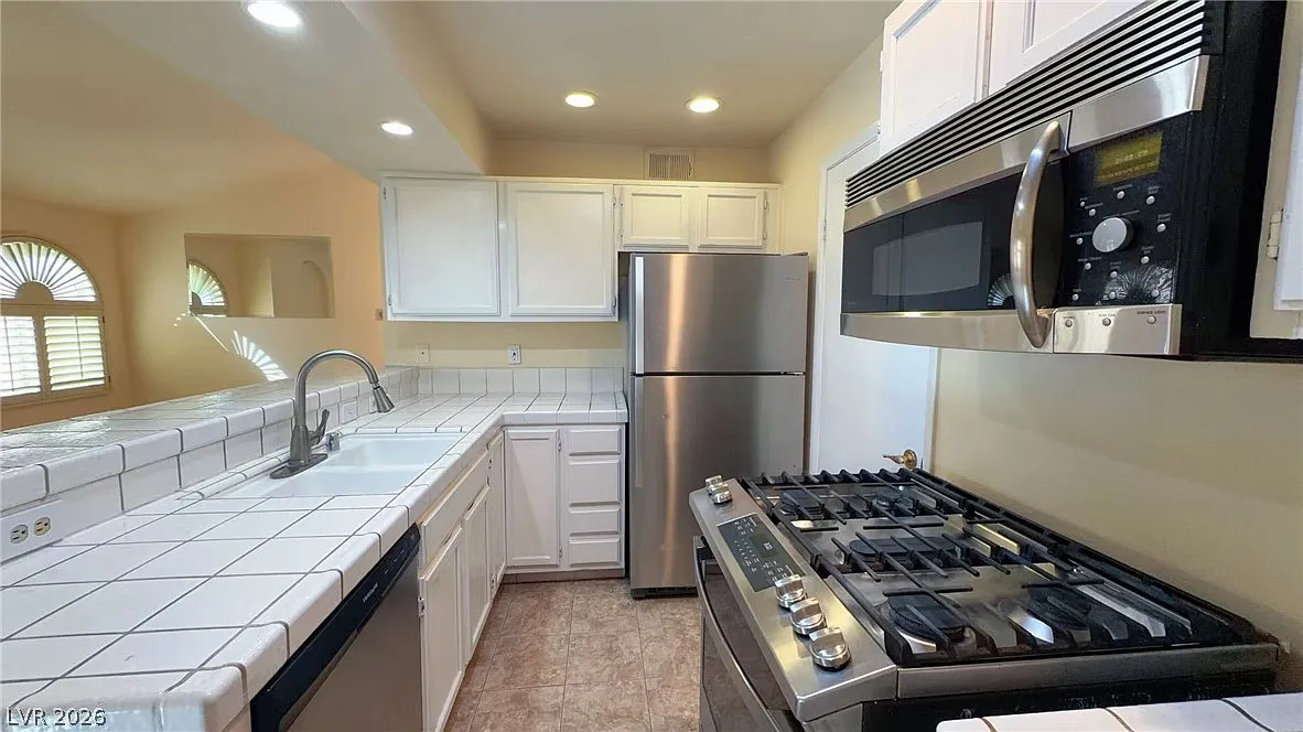 2 bed, 2.0 bath, 1023 sqft, $1,400 — Photo 4