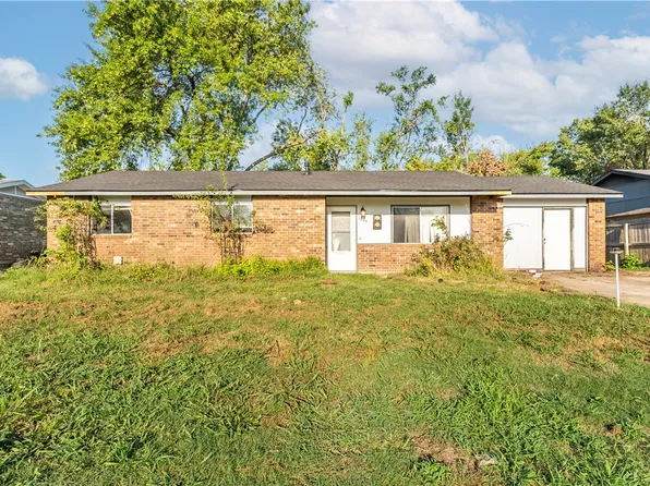 1004 N 30th St, Rogers, AR 72756