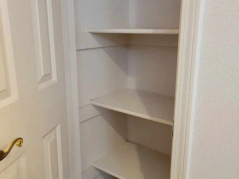 1707 E Woodchuck Ln — Photo 10