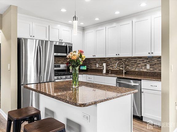 4th image of 504 Geranium Ct