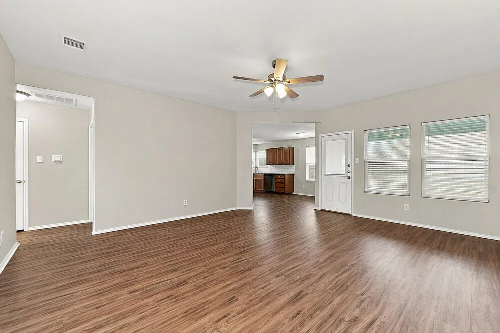 3 bed, 2.0 bath, 1380 sqft, $1,865 — Photo 4