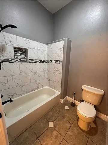 220 Surrey Dr — Photo 17