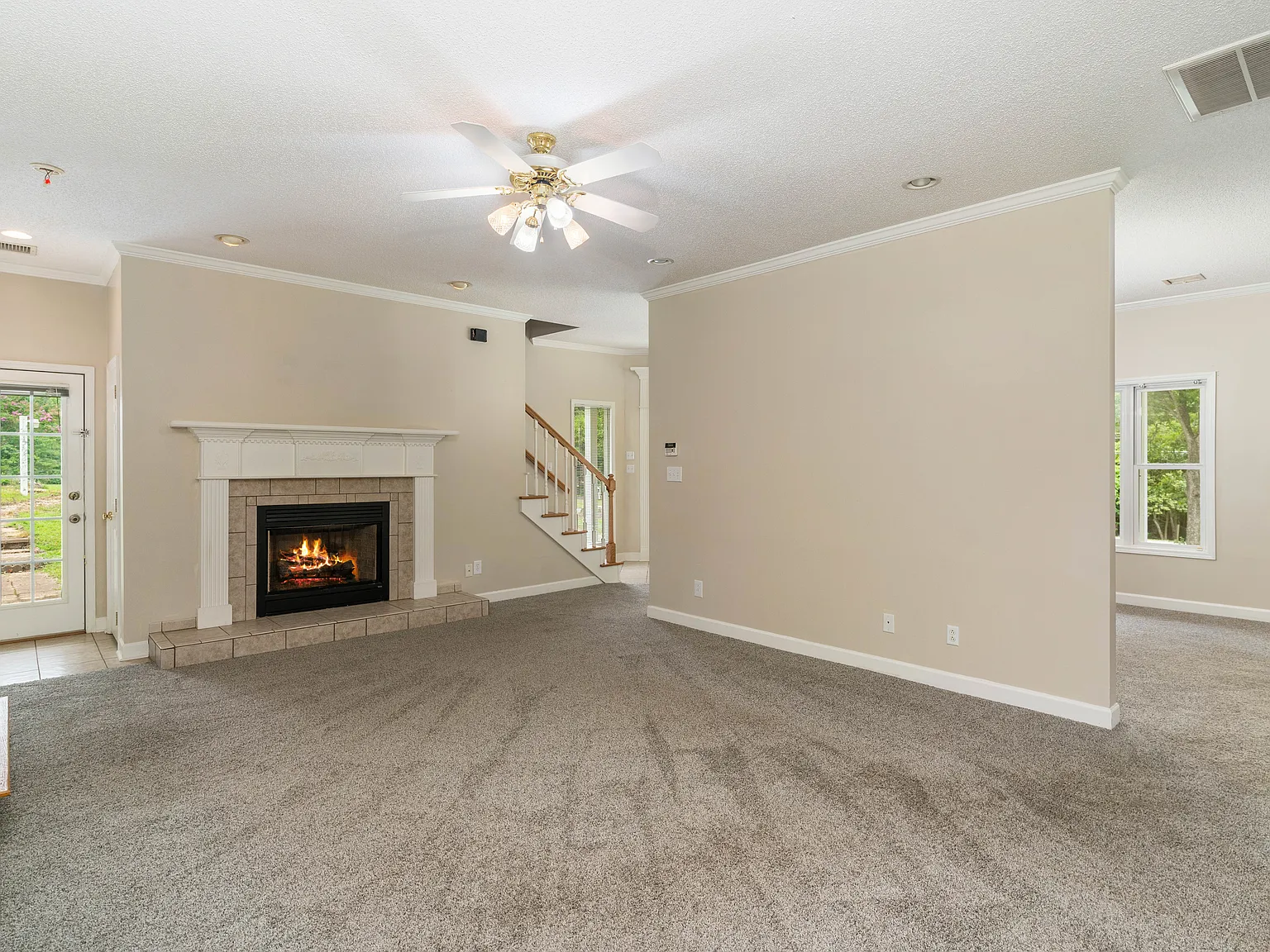 3 bed, 2483 sqft, $2,500 — Photo 4