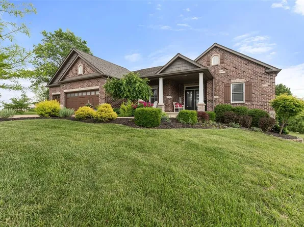 12420 Court Dr, Saint Louis, MO 63127