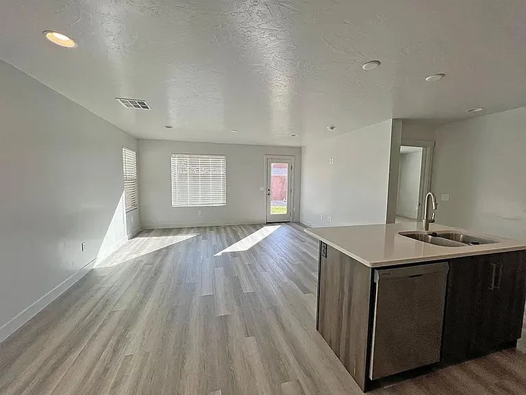 4104 E Phobos Ln — Photo 3