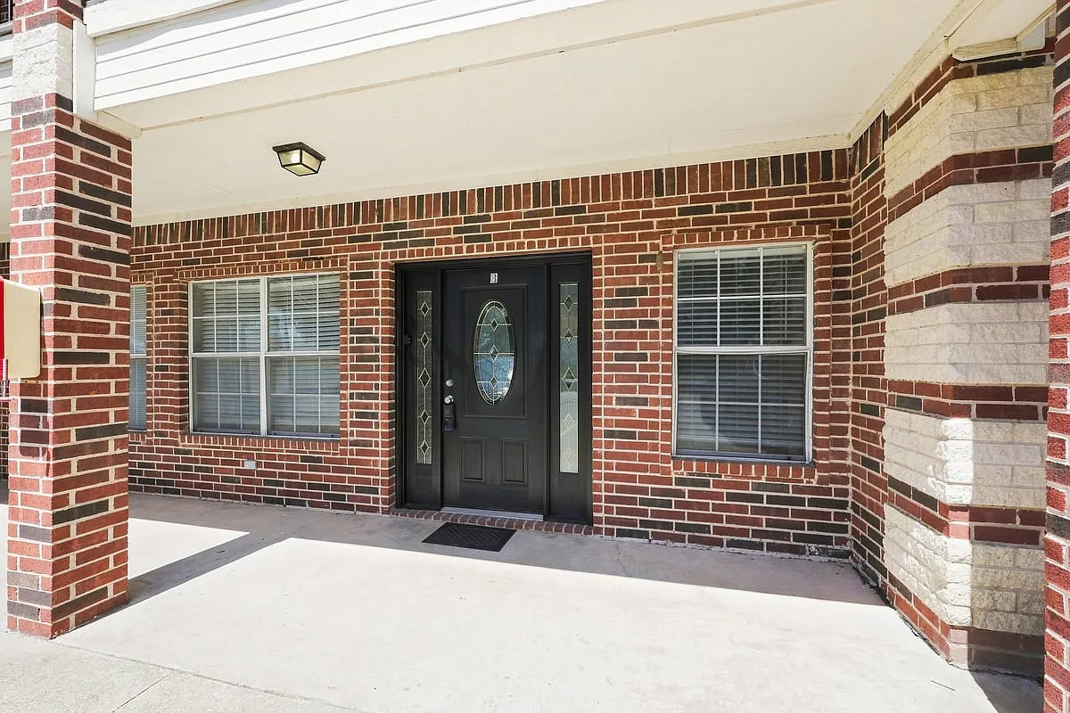 Bear Gardens - 1521 Bagby Unit B — Photo 2