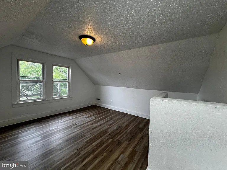323 Vine St E #B — Photo 26
