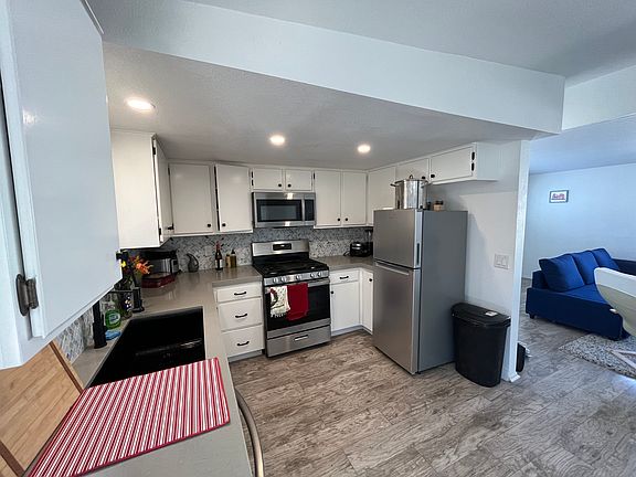 3rd image of 5333 Daisy Ave #A