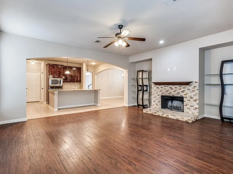 205 Chester Dr — Photo 5