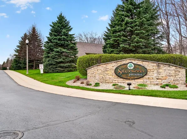 1015 Shadowood CIRCLE #3, West Bend, WI 53095