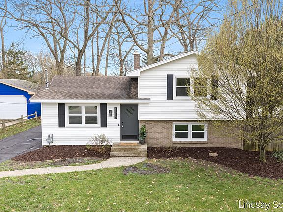2nd image of 1510 Southlawn Dr SW