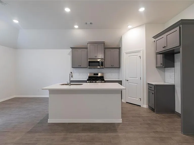 1816 Zayden Ln — Photo 4